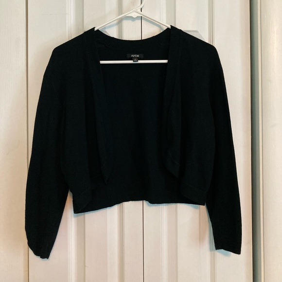 Apt. 9 Sweaters - Long sleeve Black Shrug - EUC